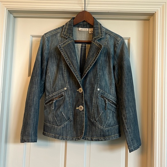Vintage Y2K DKNY size M Jean Jacket - Picture 1 of 3